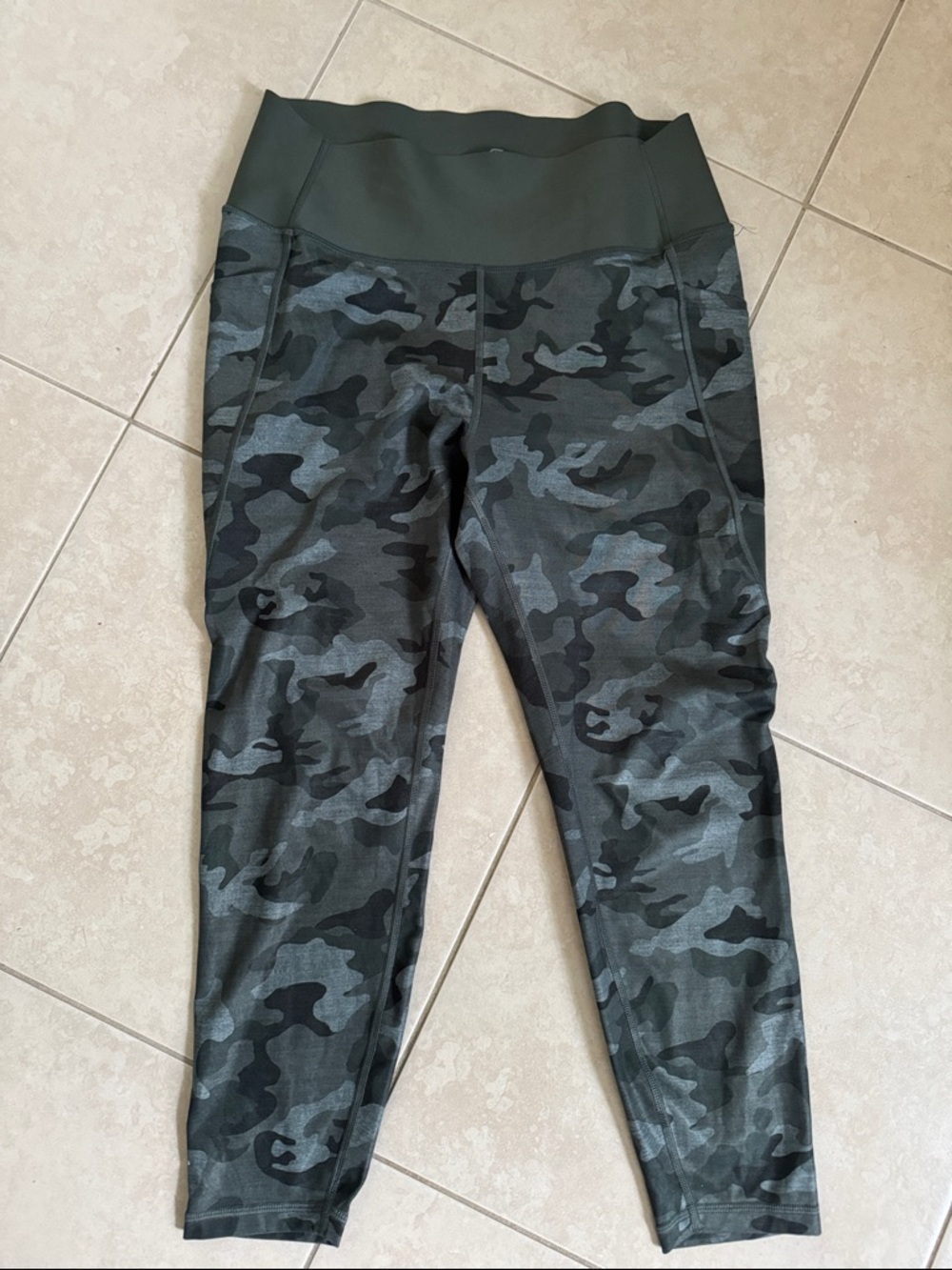 GAP GapFit Sculpt Revolution Camo Green High-Waist Leggings